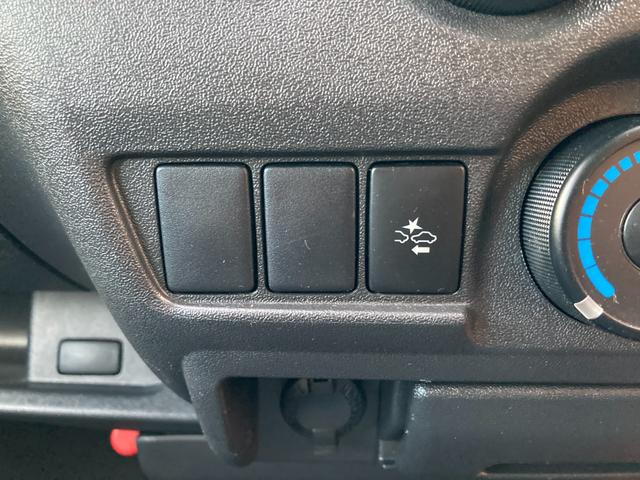 ハイエースバン ロングDX 6型・6人乗り・トヨタセーフティセンス・ルーフキャリア・マッドブラックグリル・新品バンパーガード・LEDデイライト・メッキ電格ミラー・リアコーナーセンサー・リアラダー・SDナビ・バックカメラ・ドラレコ(28枚目)