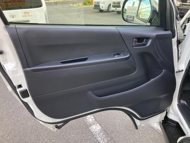 ハイエースバン ロングDX 6型・6人乗り・トヨタセーフティセンス・ルーフキャリア・マッドブラックグリル・新品バンパーガード・LEDデイライト・メッキ電格ミラー・リアコーナーセンサー・リアラダー・SDナビ・バックカメラ・ドラレコ(33枚目)