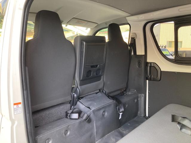 ハイエースバン ロングDX 6型・6人乗り・トヨタセーフティセンス・ルーフキャリア・マッドブラックグリル・新品バンパーガード・LEDデイライト・メッキ電格ミラー・リアコーナーセンサー・リアラダー・SDナビ・バックカメラ・ドラレコ(38枚目)