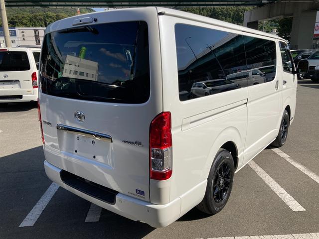 ハイエースバン スーパーＧＬ　ダークプライムＩＩ　７型・両側パワースライド・新品ベッドキット・トヨタセーフティセンス・クリアランスソナー・デジタルインナーミラー・パノラミックビュー・ベアロックバイソンアルミホイール・ＳＤナビ・バックカメラ（15枚目）