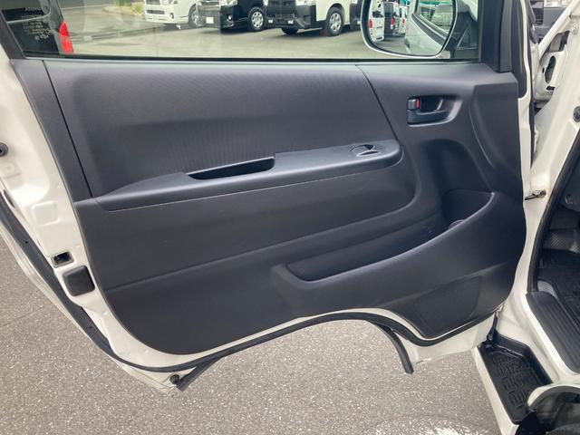 ハイエースバン ロングＤＸ　ＧＬパッケージ仕様・３人乗り・４型・ブラック塗装グリル・メッキ電格ミラー・新品シートカバー・ＥＴＣ・純正ＳＤナビ・フルセグ・バックカメラ・キーレス・令和４年１月１００６６９ｋｍ時タイミングベルト交換（22枚目）