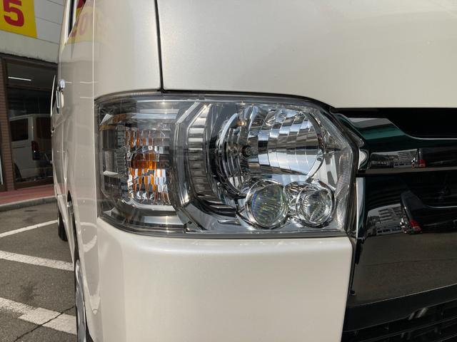 ハイエースバン スーパーＧＬ　ダークプライムＩＩ　４ＷＤ・５型・トヨタセーフティセンス・ＬＥＤヘッドライト・プッシュスタート・リアスライド小窓・ＥＴＣ・ＳＤナビ・フルセグ・バックカメラ・Ｗエアバック・１００Ｖ電源・ドライブレコーダー・スマートキー×２（4枚目）