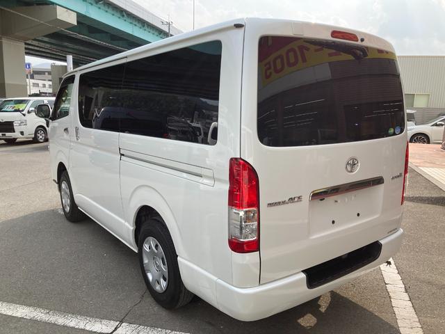 ハイエースバン スーパーＧＬ　ダークプライムＩＩ　４ＷＤ・５型・トヨタセーフティセンス・ＬＥＤヘッドライト・プッシュスタート・リアスライド小窓・ＥＴＣ・ＳＤナビ・フルセグ・バックカメラ・Ｗエアバック・１００Ｖ電源・ドライブレコーダー・スマートキー×２（9枚目）