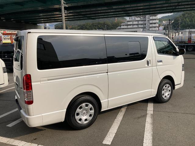 ハイエースバン スーパーＧＬ　ダークプライムＩＩ　４ＷＤ・５型・トヨタセーフティセンス・ＬＥＤヘッドライト・プッシュスタート・リアスライド小窓・ＥＴＣ・ＳＤナビ・フルセグ・バックカメラ・Ｗエアバック・１００Ｖ電源・ドライブレコーダー・スマートキー×２（12枚目）