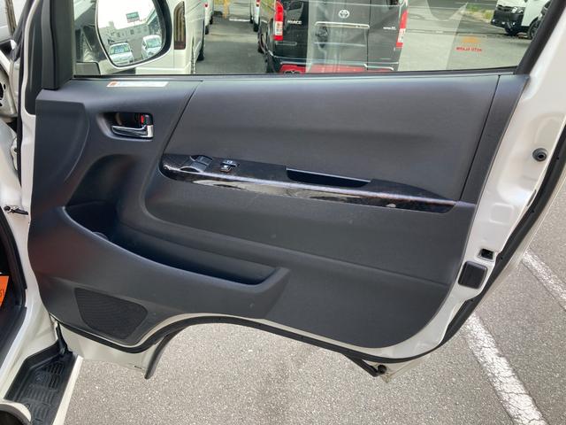 ハイエースバン スーパーＧＬ　ダークプライムＩＩ　４ＷＤ・５型・トヨタセーフティセンス・ＬＥＤヘッドライト・プッシュスタート・リアスライド小窓・ＥＴＣ・ＳＤナビ・フルセグ・バックカメラ・Ｗエアバック・１００Ｖ電源・ドライブレコーダー・スマートキー×２（16枚目）