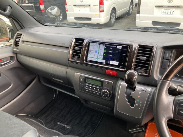 ハイエースバン スーパーＧＬ　ダークプライムＩＩ　４ＷＤ・５型・トヨタセーフティセンス・ＬＥＤヘッドライト・プッシュスタート・リアスライド小窓・ＥＴＣ・ＳＤナビ・フルセグ・バックカメラ・Ｗエアバック・１００Ｖ電源・ドライブレコーダー・スマートキー×２（20枚目）