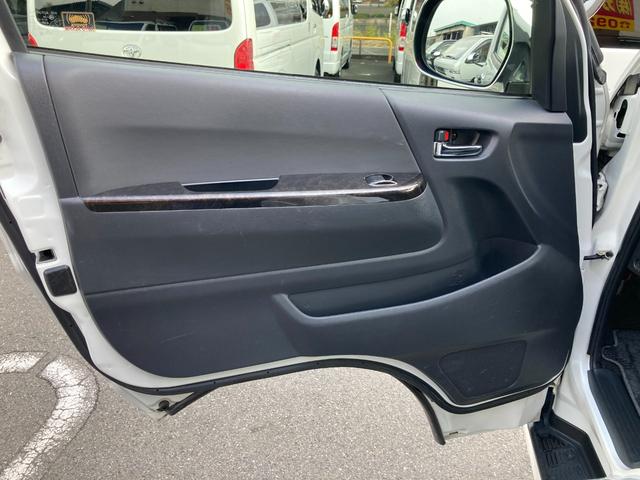 ハイエースバン スーパーＧＬ　ダークプライムＩＩ　４ＷＤ・５型・トヨタセーフティセンス・ＬＥＤヘッドライト・プッシュスタート・リアスライド小窓・ＥＴＣ・ＳＤナビ・フルセグ・バックカメラ・Ｗエアバック・１００Ｖ電源・ドライブレコーダー・スマートキー×２（30枚目）