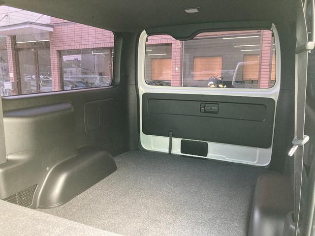 ハイエースバン スーパーＧＬ　ダークプライムＩＩ　４ＷＤ・５型・トヨタセーフティセンス・ＬＥＤヘッドライト・プッシュスタート・リアスライド小窓・ＥＴＣ・ＳＤナビ・フルセグ・バックカメラ・Ｗエアバック・１００Ｖ電源・ドライブレコーダー・スマートキー×２（39枚目）