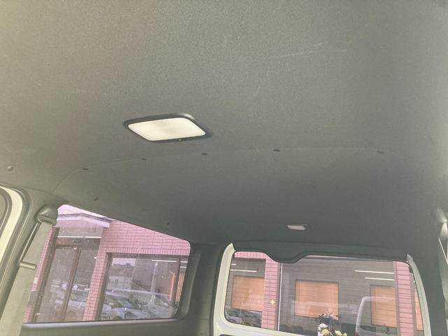 ハイエースバン スーパーＧＬ　ダークプライムＩＩ　４ＷＤ・５型・トヨタセーフティセンス・ＬＥＤヘッドライト・プッシュスタート・リアスライド小窓・ＥＴＣ・ＳＤナビ・フルセグ・バックカメラ・Ｗエアバック・１００Ｖ電源・ドライブレコーダー・スマートキー×２（40枚目）