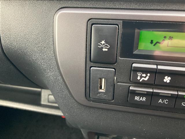 ハイエースバン スーパーＧＬ　ダークプライムＩＩ　５型・トヨタセーフティセンス・ＬＥＤヘッドライト・プッシュスタート・ＬＥＤフォグライト・フロントスポイラー・アルミホイール・ホワイトレター・シートカバー・ＥＴＣ・ＳＤナビ・バックカメラ・ドラレコ（28枚目）