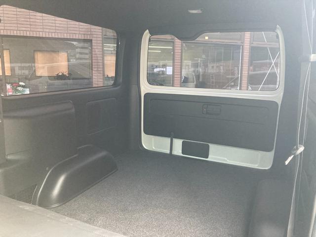 ハイエースバン スーパーＧＬ　ダークプライムＩＩ　５型・トヨタセーフティセンス・ＬＥＤヘッドライト・プッシュスタート・ＬＥＤフォグライト・フロントスポイラー・アルミホイール・ホワイトレター・シートカバー・ＥＴＣ・ＳＤナビ・バックカメラ・ドラレコ（41枚目）