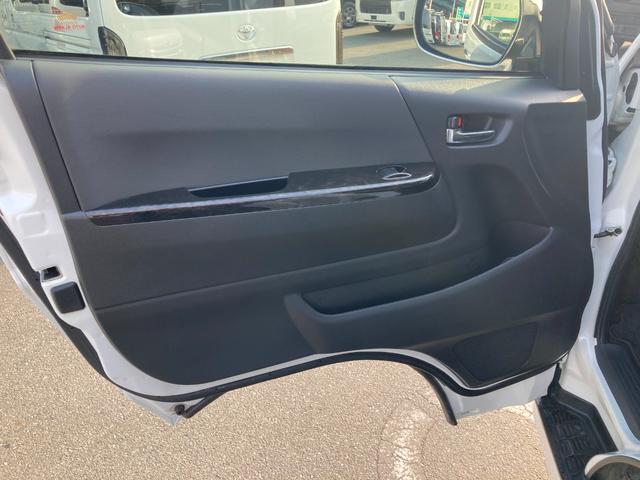 ハイエースバン スーパーGL ダークプライム 5型・トヨタセーフティセンス・LEDヘッドライト・プッシュスタート・ETC2.0・純正SDナビ・フルセグ・バックカメラ・Wエアバック・100V電源・スマートキー・プリクラッシュセーフティ(29枚目)