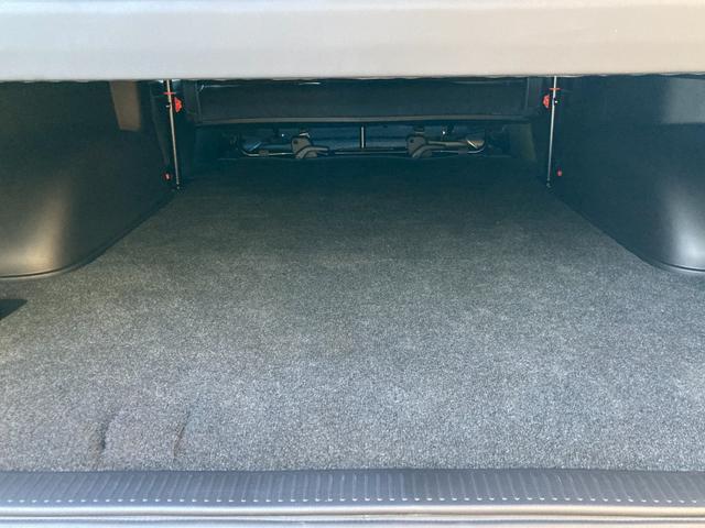 ハイエースバン スーパーGL ダークプライムII 両側パワースライド・アルパインBIGX11・アルパインフリップダウンモニター・新品ベッドキット・トヨタセーフティセンス・LEDヘッドライト・プッシュスタート・フルセグ・バックカメラ・オートクルーズ(49枚目)