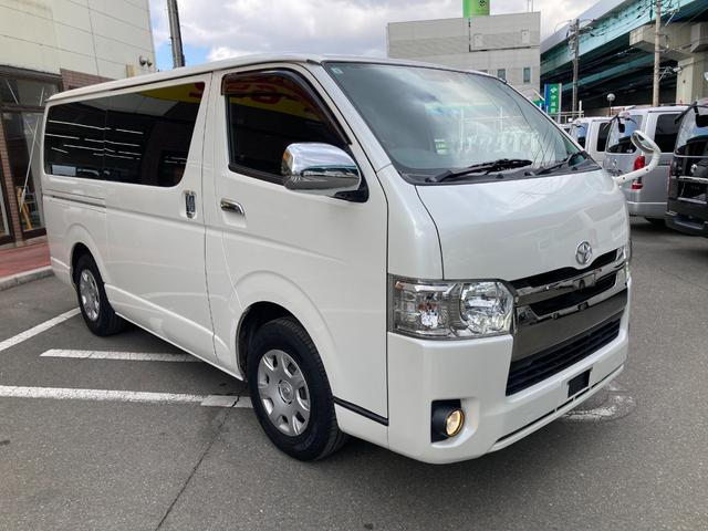 ハイエースバン スーパーＧＬ　ダークプライム　５型・両側パワースライドドア・トヨタセーフティセンス・純正ＬＥＤヘッドライト・プッシュスタート・同色フェンダーミラー・ＥＴＣ２．０・純正ＳＤナビ・フルセグ・バックカメラ・Ｗエアバック・リアフィルム（4枚目）