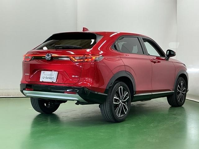 ヴェゼル ｅ：ＨＥＶＺ　ナビ　Ｒカメラ　ブルートゥース　フルセグＴＶ　衝突回避支援ブレーキ機能　スマキ　Ｐトランク　フルオートエアコン　エアバッグ　両席エアバック　記録簿付　パワーウィンドウ　ＬＥＤランプ　ソナー　クルーズＣ（8枚目）