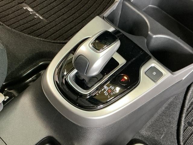 シンプルでスマートなセレクトレバーです