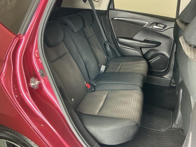 フラットな床と膝回りや頭上スペースなど十分な広さがあります。