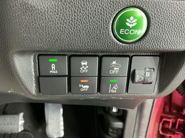 運転席から操作しやすい各種スイッチ