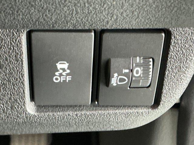 Ｎ－ＢＯＸカスタム ベースグレード　ドラレコ　ナビ　Ｒカメラ　ブルートゥース　ＵＳＢ接続　ＣＭＢＳ　Ｄレコ　オートエアコン　スマートキ　ＬＥＤ　盗難防止装置　クルコン　ＥＴＣ　バックカメラ　フルセグＴＶ　パワーステアリング　エアバッグ（29枚目）