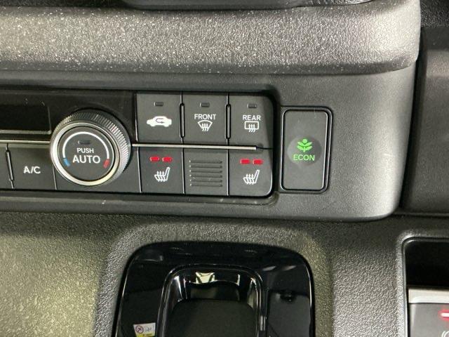 Ｎ－ＢＯＸカスタム ベースグレード　ドラレコ　ナビ　Ｒカメラ　ブルートゥース　ＵＳＢ接続　ＣＭＢＳ　Ｄレコ　ベンチシート　オートエアコン　スマートキ　ＬＥＤ　盗難防止装置　クルコン　ＥＴＣ　バックカメラ　フルセグＴＶ　パワーステアリング（16枚目）