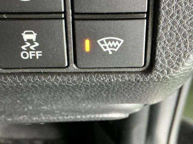 ヴェゼル ｅ：ＨＥＶＺ　ドラレコ　ナビ　Ｒカメラ　ブルートゥース　Ｓヒータ　地デジフルセグＴＶ　定期点検記録簿　電動テールゲート　サイドエアバッグ　後カメラ　前後障害物センサー　横滑防止装置　エアコン　ＬＥＤヘットライト（59枚目）