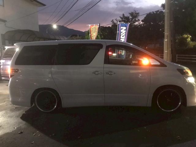 ヴェルファイア ２．４Ｚ　プラチナセレクションＩＩ　車検整備２年付　車両保証１年　社外ホイール　エアロ　リヤモニター　両側スライド電動　電動ミラ　テレビ　ナビ　ＥＴＣ　バックカメラ　パワーステアリング　電動バックドア　バックモニタ　１００Ｖ電源　ＡＢＳ（8枚目）