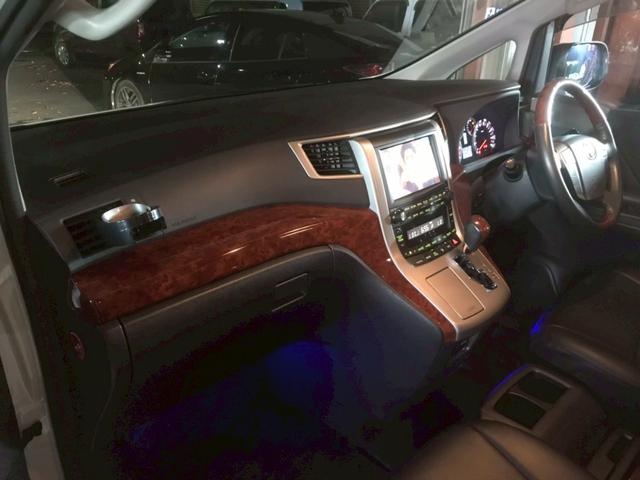 ヴェルファイア ２．４Ｚ　プラチナセレクションＩＩ　車検整備２年付　車両保証１年　社外ホイール　エアロ　リヤモニター　両側スライド電動　電動ミラ　テレビ　ナビ　ＥＴＣ　バックカメラ　パワーステアリング　電動バックドア　バックモニタ　１００Ｖ電源　ＡＢＳ（10枚目）