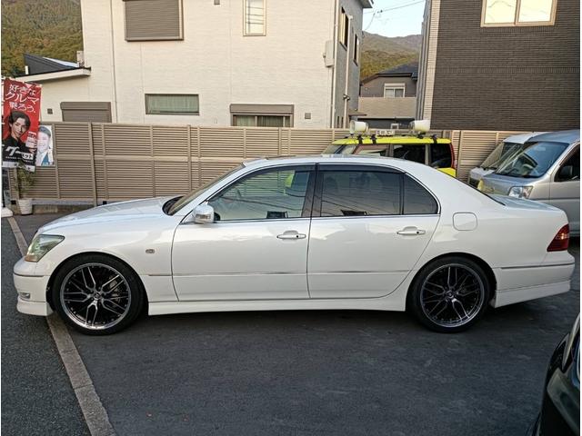 セルシオ C仕様 インテリアセレクション 車検整備付 車両保証 本革 ヒーター 地デジTV エアバッグ Bモニター エアーシート TVナビ ムーンルーフ 電動格納ミラー アルミホイール オートライト パワーシート エアサス ETC キーフリー(3枚目)