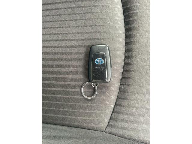 プリウス Sセーフティプラス 車検整備2年付 車両保証1年 ナビ アルミホイール TV Btオーディオ 電動ミラー 禁煙 衝突安全ボディ Aライト 1セグ Bモニター LEDライト スマートKEY ナビTV 横滑り防止機能 PW(12枚目)