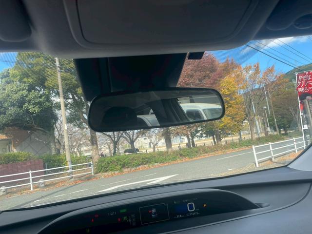 プリウス Sセーフティプラス 車検整備2年付 車両保証1年 ナビ アルミホイール TV Btオーディオ 電動ミラー 禁煙 衝突安全ボディ Aライト 1セグ Bモニター LEDライト スマートKEY ナビTV 横滑り防止機能 PW(19枚目)