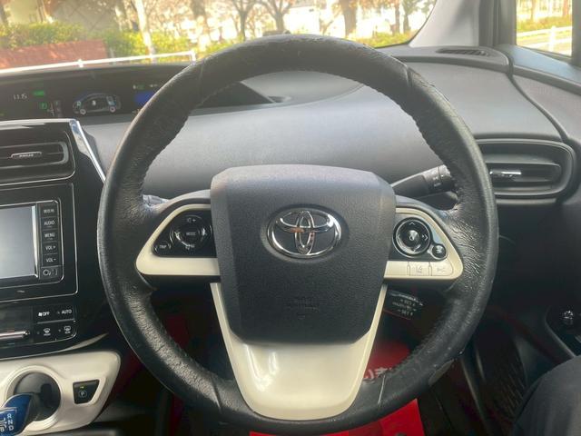 プリウス Sセーフティプラス 車検整備2年付 車両保証1年 ナビ アルミホイール TV Btオーディオ 電動ミラー 禁煙 衝突安全ボディ Aライト 1セグ Bモニター LEDライト スマートKEY ナビTV 横滑り防止機能 PW(28枚目)