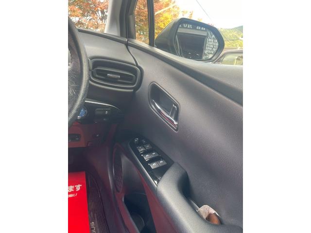 プリウス Sセーフティプラス 車検整備2年付 車両保証1年 ナビ アルミホイール TV Btオーディオ 電動ミラー 禁煙 衝突安全ボディ Aライト 1セグ Bモニター LEDライト スマートKEY ナビTV 横滑り防止機能 PW(29枚目)