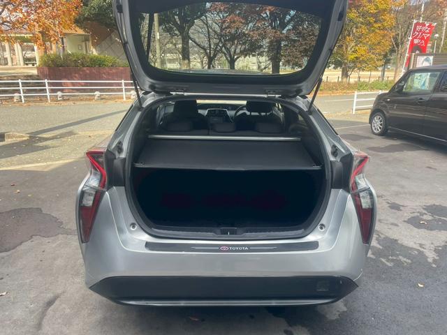 プリウス Sセーフティプラス 車検整備2年付 車両保証1年 ナビ アルミホイール TV Btオーディオ 電動ミラー 禁煙 衝突安全ボディ Aライト 1セグ Bモニター LEDライト スマートKEY ナビTV 横滑り防止機能 PW(32枚目)