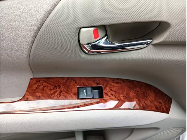 エスティマ ２．４アエラス　Ｇエディション　車検整備２年付　車両保証１年　ナビ　ＴＶ　Ｂｌｕｅｔｏｏｔｈ　リヤモニター　リヤエアコン　アルミホイール　ＥＴＣ　禁煙車　キーレスエントリー（16枚目）