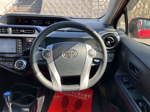 アクア Ｓ　バックカメラ　ナビ　ＴＶ　アルミホイール　オートライト　スマートキー　アイドリングストップ　電動格納ミラー　ＣＶＴ　衝突安全ボディ　ＡＢＳ　ＥＳＣ　Ｂｌｕｅｔｏｏｔｈ　エアコン　パワーステアリング（3枚目）