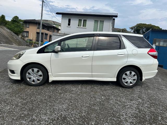 フィットシャトル １５Ｘ　Ｓパッケージ　車検令和９年２月　ナビ地デジＴＶ　ＥＴＣ　スマートキー　電動格納ドアミラー　オートエアコン　ＨＩＤヘッドライト（4枚目）