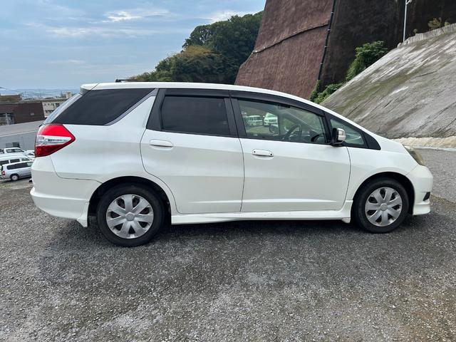 フィットシャトル １５Ｘ　Ｓパッケージ　車検令和９年２月　ナビ地デジＴＶ　ＥＴＣ　スマートキー　電動格納ドアミラー　オートエアコン　ＨＩＤヘッドライト（8枚目）