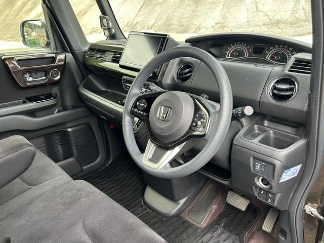 フィットシャトル １５Ｘ　Ｓパッケージ　車検令和９年２月　ナビ地デジＴＶ　ＥＴＣ　スマートキー　電動格納ドアミラー　オートエアコン　ＨＩＤヘッドライト（10枚目）