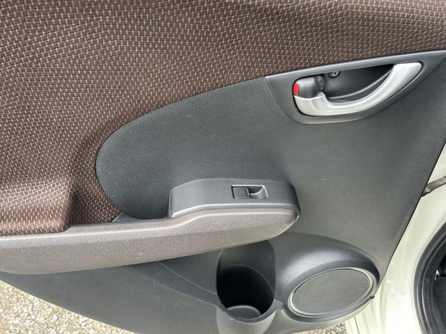 フィットシャトル １５Ｘ　Ｓパッケージ　車検令和９年２月　ナビ地デジＴＶ　ＥＴＣ　スマートキー　電動格納ドアミラー　オートエアコン　ＨＩＤヘッドライト（13枚目）