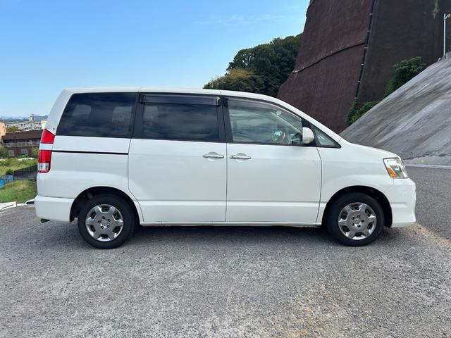 ノア Ｘ　リミテッド　車検２年付　地デジＴＶ　バックカメラ　ＥＴＣ　キーレスエントリー　両側電動スライドドア　ＨＩＤヘッドライト　ウッドコンビハンドル　ウッド調パネル（5枚目）