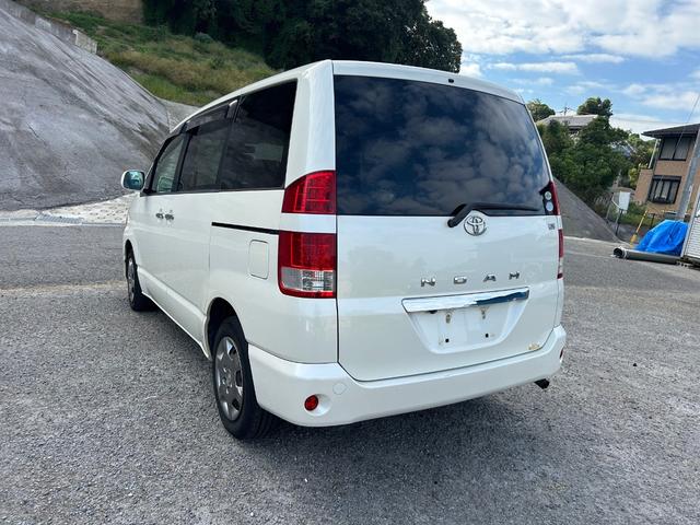 ノア Ｘ　リミテッド　車検２年付　地デジＴＶ　バックカメラ　ＥＴＣ　キーレスエントリー　両側電動スライドドア　ＨＩＤヘッドライト　ウッドコンビハンドル　ウッド調パネル（6枚目）