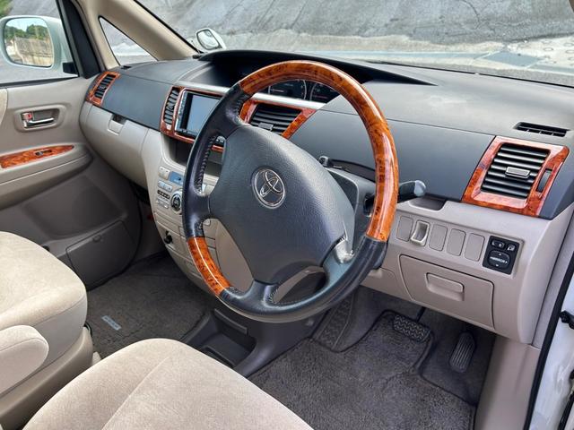 ノア Ｘ　リミテッド　車検２年付　地デジＴＶ　バックカメラ　ＥＴＣ　キーレスエントリー　両側電動スライドドア　ＨＩＤヘッドライト　ウッドコンビハンドル　ウッド調パネル（7枚目）