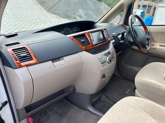 ノア Ｘ　リミテッド　車検２年付　地デジＴＶ　バックカメラ　ＥＴＣ　キーレスエントリー　両側電動スライドドア　ＨＩＤヘッドライト　ウッドコンビハンドル　ウッド調パネル（9枚目）