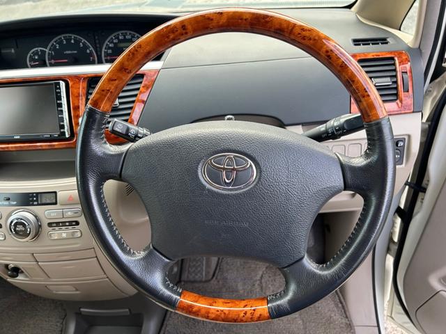 ノア Ｘ　リミテッド　車検２年付　地デジＴＶ　バックカメラ　ＥＴＣ　キーレスエントリー　両側電動スライドドア　ＨＩＤヘッドライト　ウッドコンビハンドル　ウッド調パネル（20枚目）