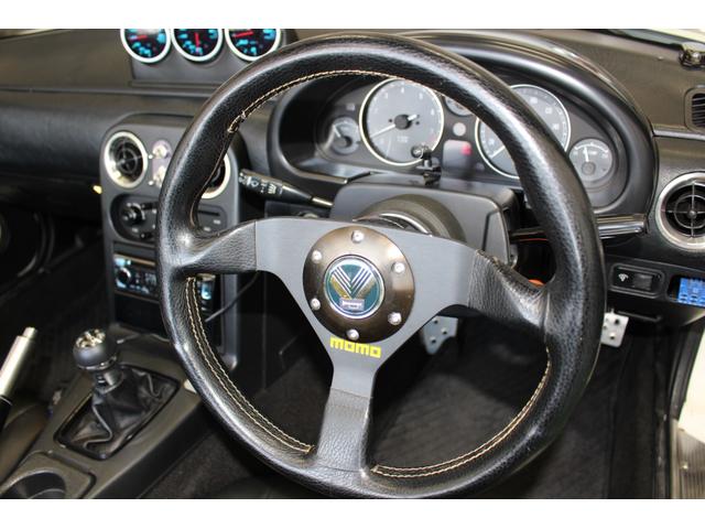 ユーノスロードスター １．６Ｓスペシャル　５速・デニム生地幌・マキシムワークスＥＸマニ・マフラー・ＴＥＩＮ車高調・ＲＡＹＳ１４インチアルミ・Ｄｅｆｉ追加メーター・軽量トランクリッド・パワーウインドウレス・保証書／取説／スペアキー有（27枚目）