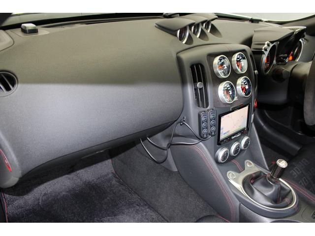 フェアレディＺ ３．７ＮＩＳＭＯ　ＮＩＳＭＯ専用エアロ・１９ＡＷ・ＨＫＳサクションパイプ・エアクリーナー・ＺｃａｒＺｅｒｏチタンマフラー・デフオイルクーラー・ＢＲＩＤＥシート・Ｄｅｆｉ追加メーター・Ｂカメラ・ＨＩＤ・ＥＴＣ・保証書（32枚目）