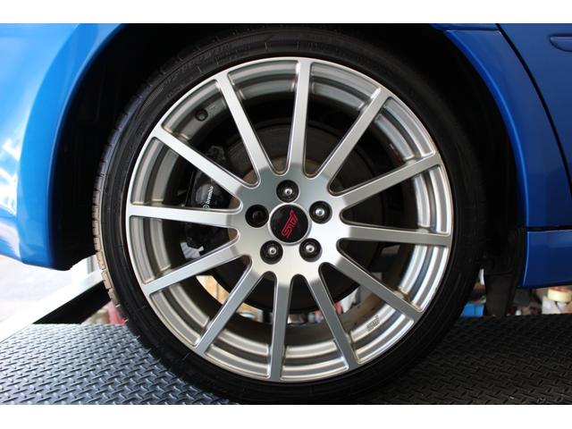 レガシィツーリングワゴン ツーリングワゴン２．０チューンドバイＳＴＩ　４ＷＤ　期・フルノーマル・６ＭＴ・ブレンボブレーキ・ＳＴＩフロントスポイラー・ＳＴＩ４本出マフラー・ＳＴＩ１８インチアルミ・ＢＩＬＳＴＥＩＮショック・プッシュスタート・ＨＩＤライト・ＥＴＣ・取説／スペアキー（12枚目）