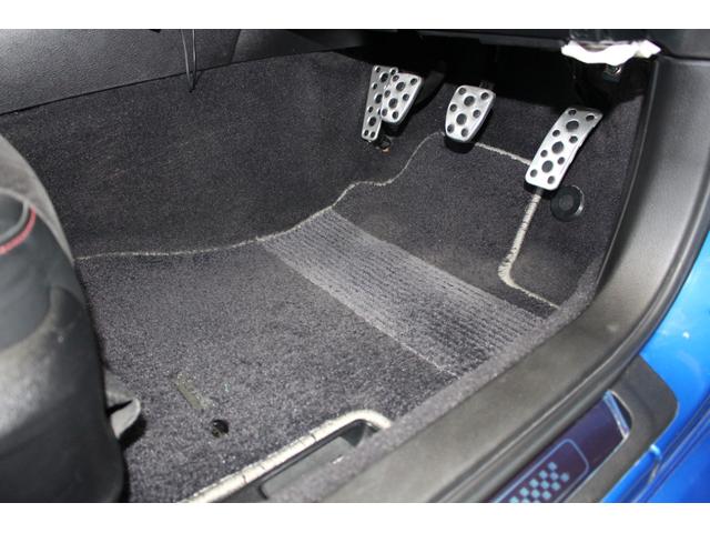 レガシィツーリングワゴン ツーリングワゴン２．０チューンドバイＳＴＩ　４ＷＤ　期・フルノーマル・６ＭＴ・ブレンボブレーキ・ＳＴＩフロントスポイラー・ＳＴＩ４本出マフラー・ＳＴＩ１８インチアルミ・ＢＩＬＳＴＥＩＮショック・プッシュスタート・ＨＩＤライト・ＥＴＣ・取説／スペアキー（26枚目）