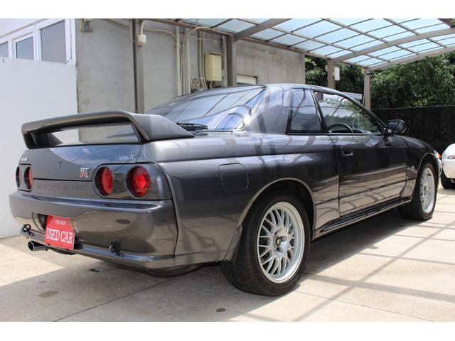スカイライン ＧＴ－Ｒ　ＶスペックＩＩ　フルノーマル・純正専用１７インチアルミ・ブレンボブレーキ・Ｎ１ライト・ターボタイマー・ＮＩＳＭＯ３２０キロメーター交換記録有り・ＮＩＳＭＯタワーバー・保証書／取説／スペアキー・禁煙屋内保管（6枚目）
