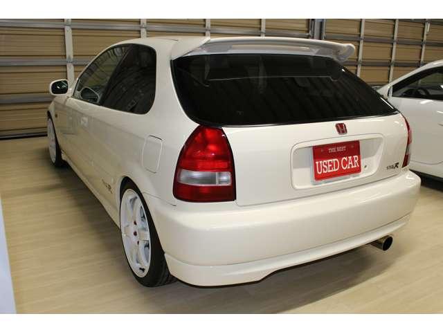 シビック タイプＲ　ＦＵＪＩＴＳＵＢＯエキマニ／マフラー・ゼロ１０００チャンバー・車高調・ＲＡＹＳＴＥ３７・前後ロアアームバー・ＣＵＳＣＯスタビ・リジカラ・ナビＴＶ・ＬＥＤライト・ＥＴＣ・保証書／取説／スペアキー有（4枚目）